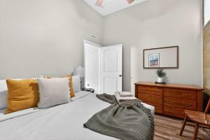 The Matt Winn Suite A Cozy Modern Brick Home