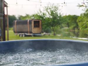 Archers island apartment with HOT TUB or SAUNA