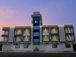Hotel G Crown