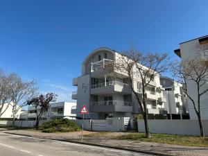 Nuovo appartamento con terrazzo e piscina