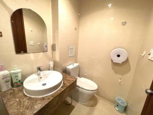 Sky Center Near The Airport