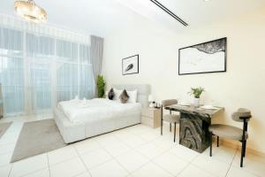 Modern aptt in heart of Business Bay near to Burj