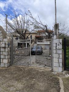 Mani Tigani View Studio