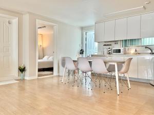 114m2, 2 minutes from Gangnamgu Office Station, Apgujeong, Cheongdam, Seolleung, COEX, Gangnam, 1 minutes from Convenience store, Parking, Luggage storage, Business trip, Beauty trip