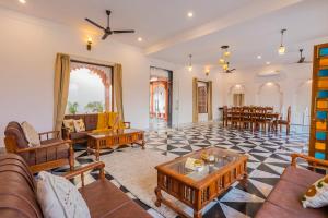 Royal Rajasthani Haveli with Private Pool by Ozy Stays
