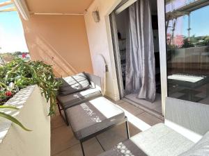 SM530-A21 Studio 4 couchages SAINTE MAXIME parking et piscine
