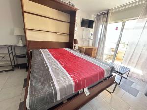 SM530-A21 Studio 4 couchages SAINTE MAXIME parking et piscine