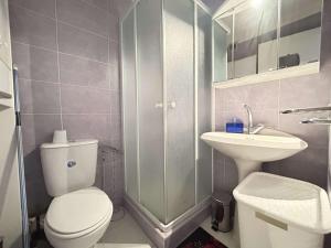 SM530-A21 Studio 4 couchages SAINTE MAXIME parking et piscine