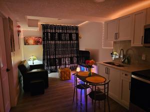 Cozy Cautley Guest Suite, Near YEG Airport