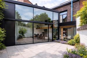 Townhouse Tongeren Center 275m2, 10p w Airco - Featured in Designbook