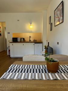 P4 Crema Home