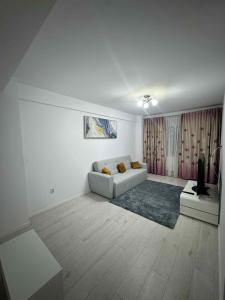 SF apartments promenada mall