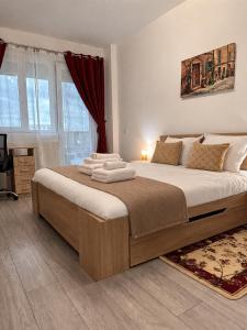 City View Apartment with Private Balcony