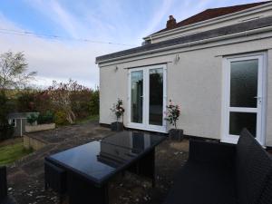 Spacious 3 Bedroom House in Glan Conwy By N And N Stays, Stylish house with 3 full bathrooms, stunning views, Close to Snowdonia National Park with private parking, Perfect for Work and Leisure Guests