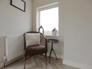 Spacious 3 Bedroom House in Glan Conwy By N And N Stays, Stylish house with 3 full bathrooms, stunning views, Close to Snowdonia National Park with private parking, Perfect for Work and Leisure Guests