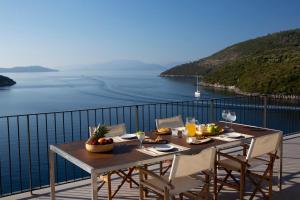 Villa Kalamos -Elegant Villa With Direct Sea Access