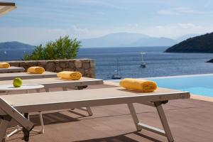 Villa Kalamos -Elegant Villa With Direct Sea Access