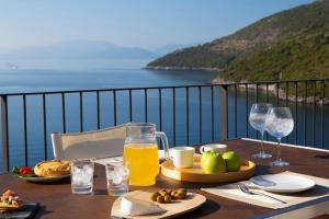 Villa Kalamos -Elegant Villa With Direct Sea Access