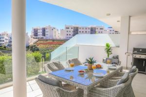 Beautiful apartment with private pool in Higueron West
