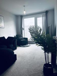 Modern 1 bed Flat-Private Balcony & Free Parking