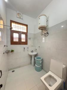 Serene Stays 1BHK 2ndFloor Family Couples PKL