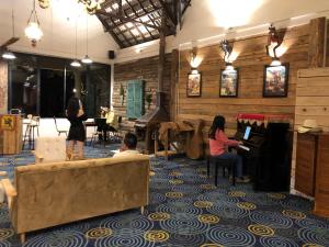 Smiling Pine Dalat - Thông Reo