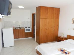 Studio with Shared Terrace - 2 Single Beds