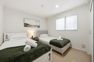 Central Newmarket Gem-Walk to Train & Shops