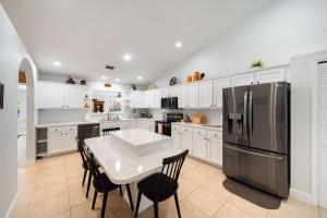 Spacious 5BR Pool Oasis Near Disney Resort