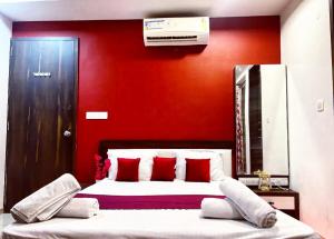 Corporate Penthouse Near Intl Cricket Stadium with Sky Orbit, Pool, AC, Fast WiFi