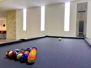Large Loft Apartment with Pool Table