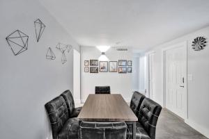 Modern Beach Retreat, Steps to Sand and Pool, Sleeps 8