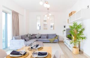 Modern 1BR in Waters Edge 11