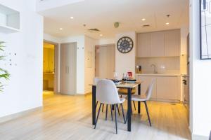 Modern 1BR in Waters Edge 11