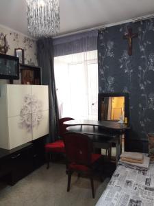 Рядом с Жд вокзалом Привоз