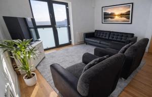 2-Min Walk to Belfast Centre - Bright Spacious with Views - Free Secure Parking