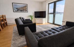 2-Min Walk to Belfast Centre - Bright Spacious with Views - Free Secure Parking