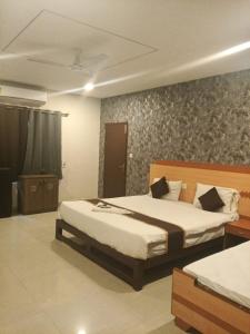 RAAJNEST SERVICE APARTMENTS