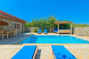 Havuzu Korunaklı Jakuzili Villa