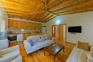Havuzu Korunaklı Jakuzili Villa
