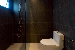 Kozy Premier Room 1BR Cozy Living