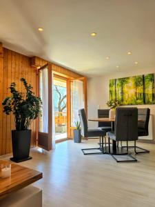 Panorama View, Balcony, 6min Walk to Lift, Modern