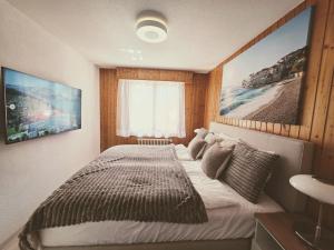 Panorama View, Balcony, 6min Walk to Lift, Modern