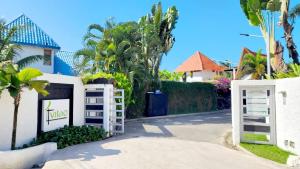 Casa Lowen Villa with Private Pool, 6 minute Walk to Beach