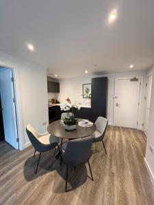 Vicarage grove close to metro link and train station with easy access to city centre Manchester United stadium and the Trafford centre
