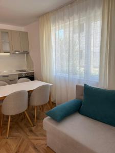 Boutique apartment family 9