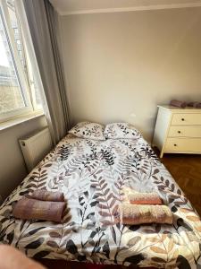 Golden Escape 3 rooms apart