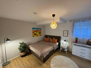 Schöne Wohnung mit eigenem Eingang Souterrain