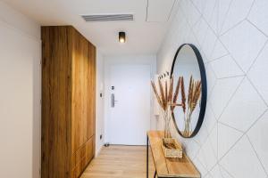 Apartament przy plaży z balkonem i widokiem na morze