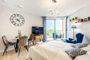 Apartament przy plaży z balkonem i widokiem na morze